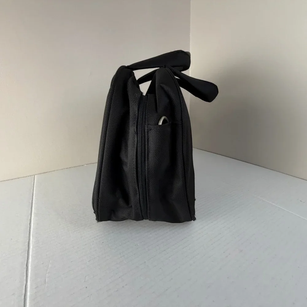 Samsonite Travel Boarding Bag Black Medium Size with Adjustable Strap